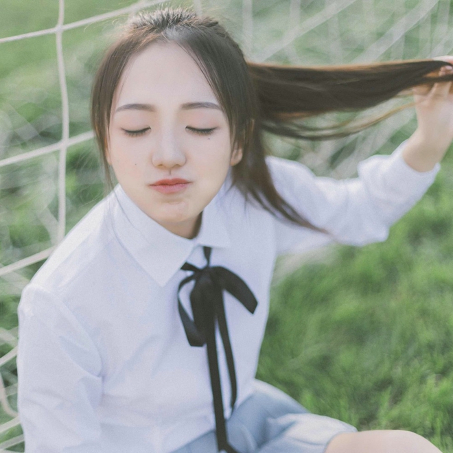 可爱小清新白衬衣短裙美女唯美校园写真