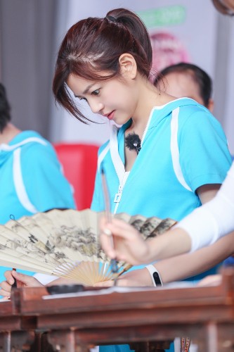 我们来了陈妍希辣妈也能这么可爱