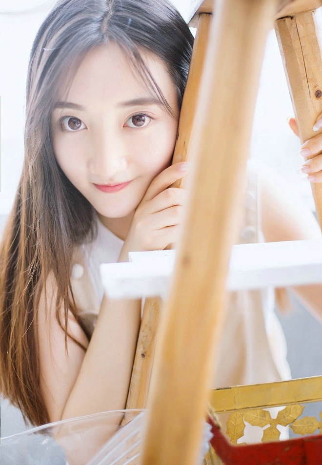 纯真善良少女齐刘海写真