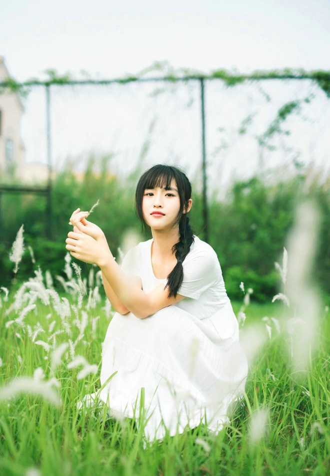 美女长相似奶茶妹妹写真