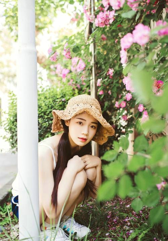 眉目如画清凉打扮清纯阳光甜美夏日女生