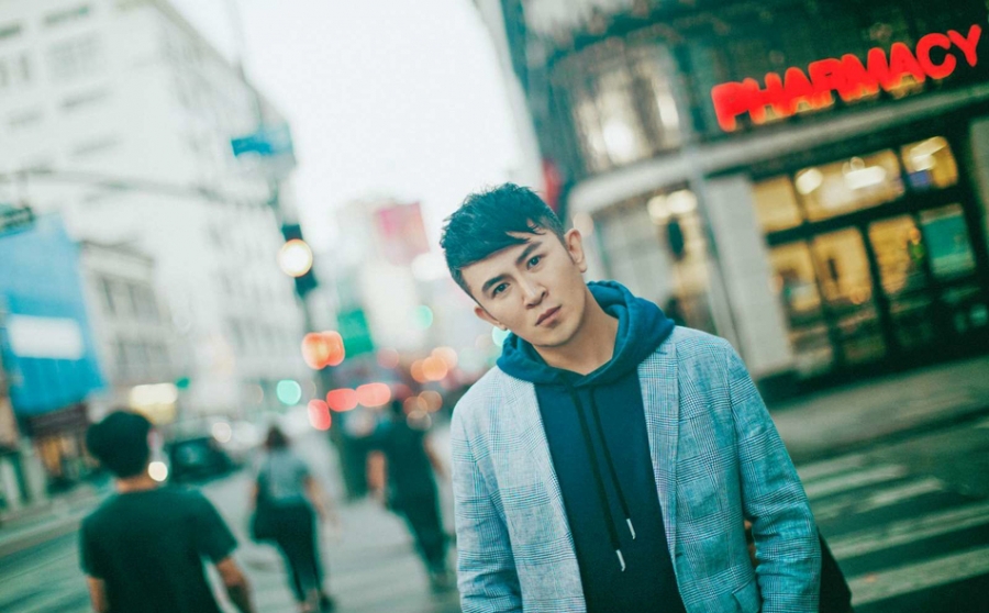 郭家铭秋日暖帅写真 文艺清新气质浓厚