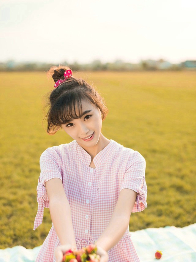 清纯稚嫩俏皮可爱女孩郊外清晰阳光甜美活泼写真