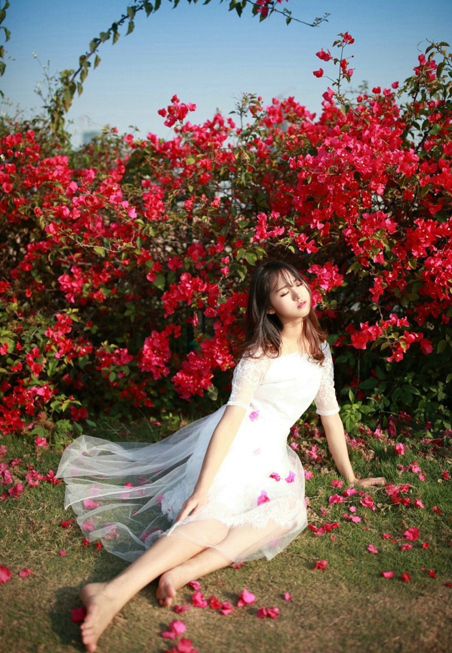 清纯娇嫩漂亮美眉户外写真