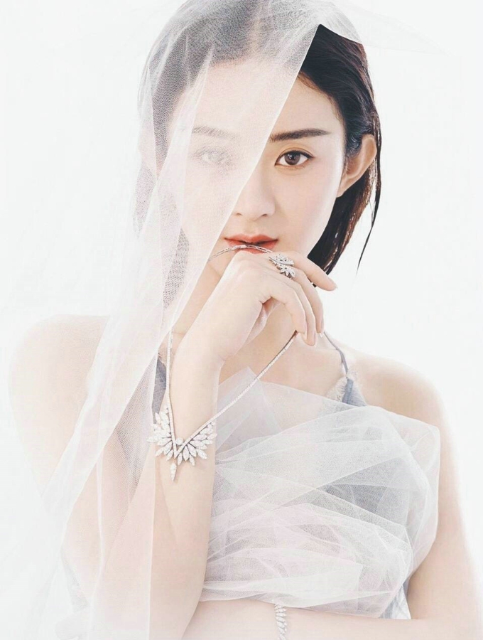 丸子头赵丽颖气质呆萌写真