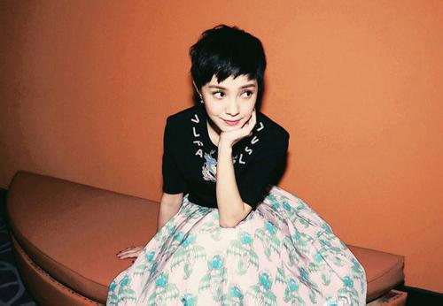 郭采洁可爱帅气短发照片