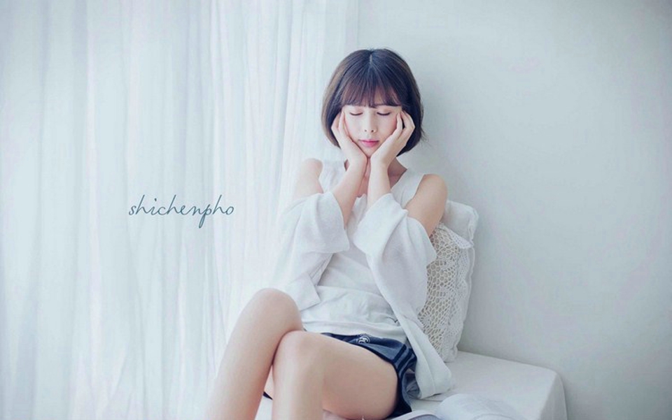 娇嫩悠闲自在漂亮宅女mm写真