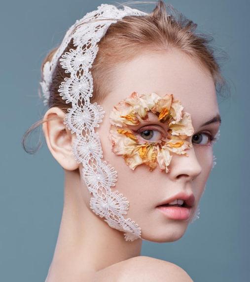 繁花似锦觅安宁的妆容