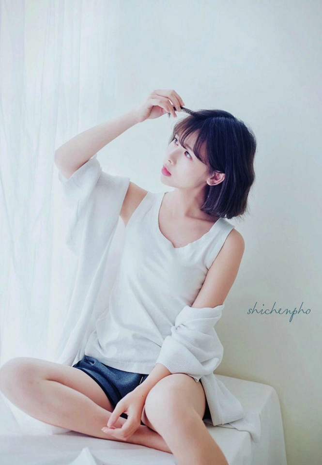 娇嫩悠闲自在漂亮宅女mm写真