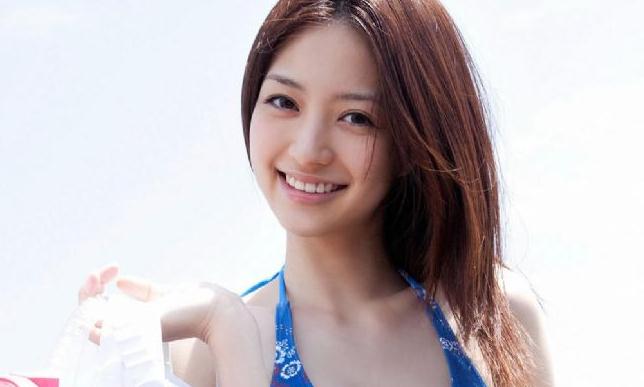 日本清纯少女逢泽莉娜写真照高清桌面壁纸