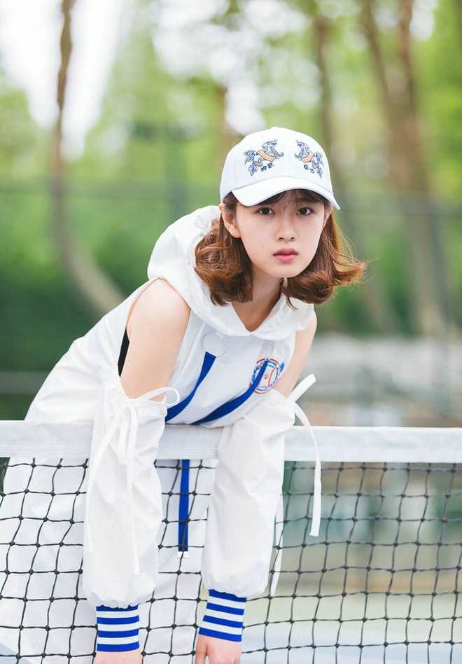 清纯娇嫩白皙阳光运动女生操场运动风写真照片