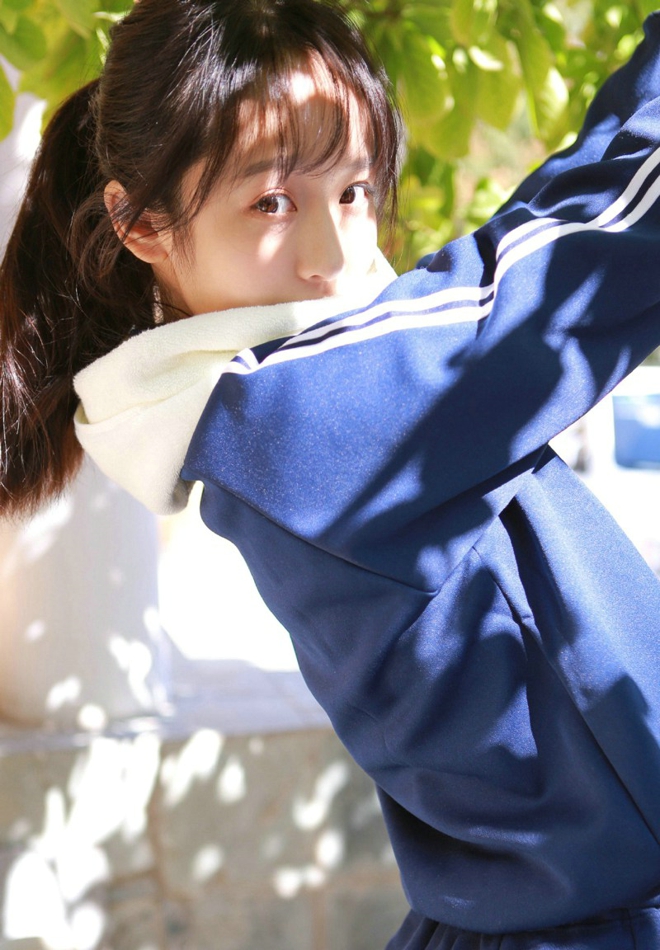 可爱娇巧妹子美眸无辜养眼写真