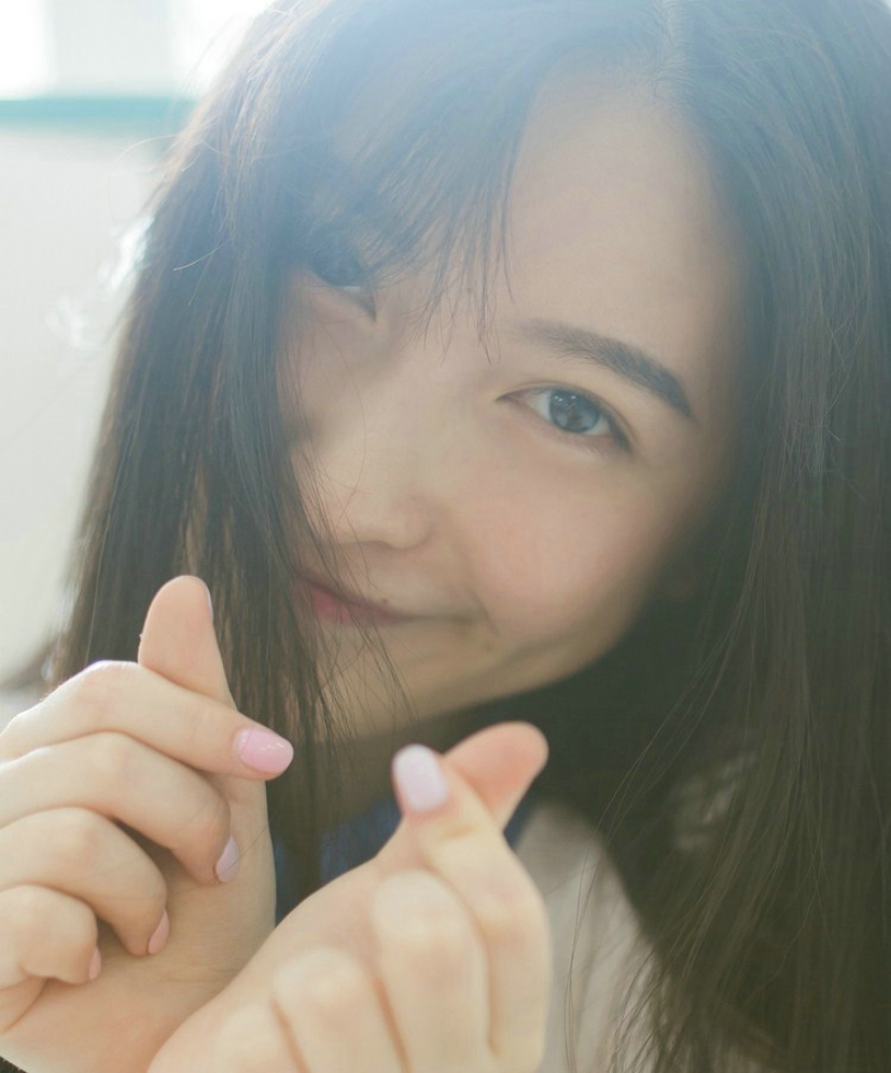 清纯调皮校园美女毕业鬼脸搞怪照