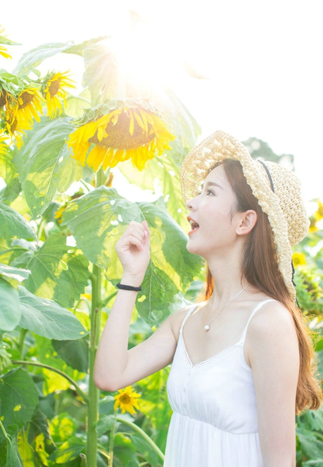 风一般的女子沐浴在阳光中清新淡雅写真