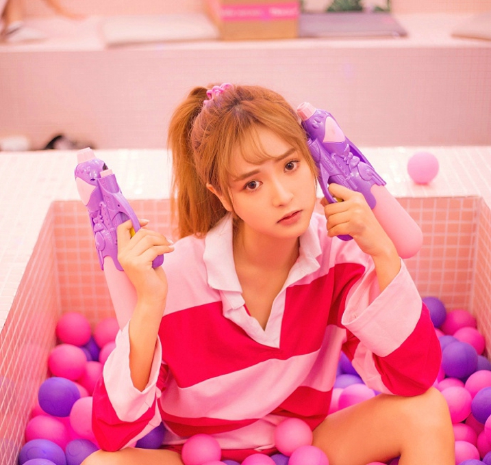 可爱娇巧妹子美眸无辜养眼写真