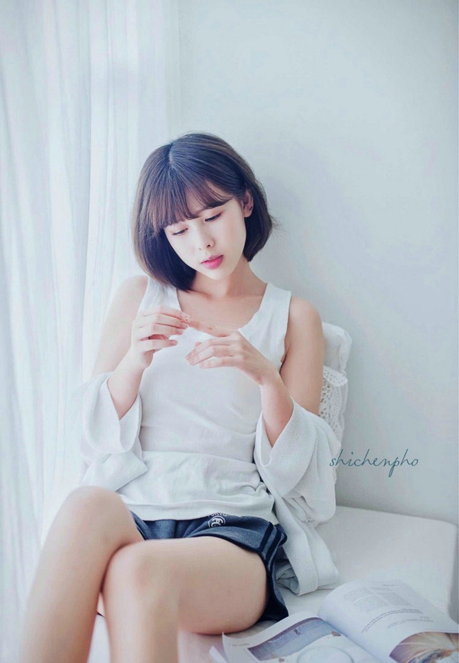 娇嫩悠闲自在漂亮宅女mm写真