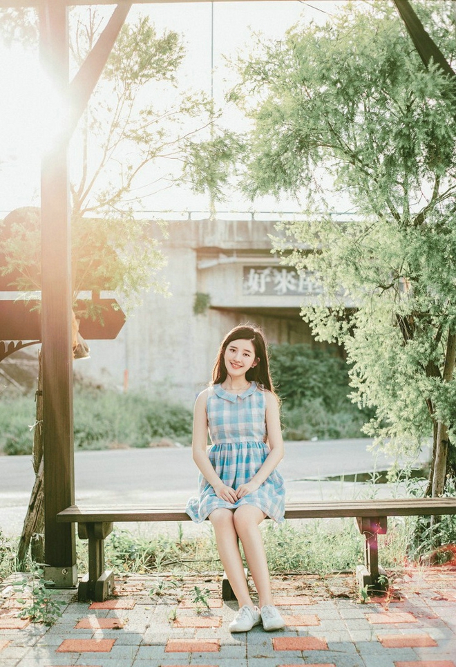 端庄淡蓝色裙子女孩写真