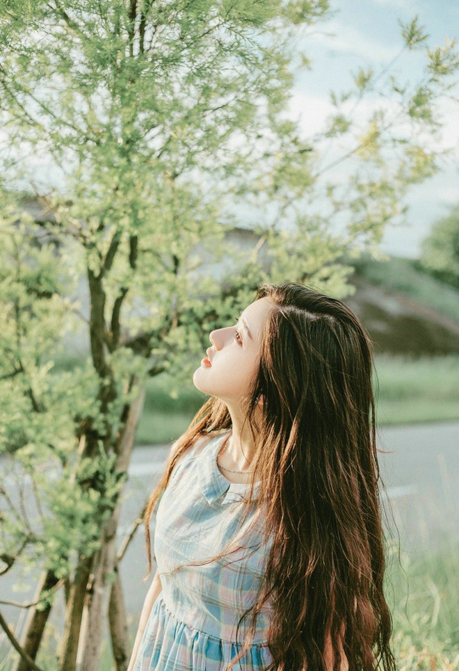 端庄淡蓝色裙子女孩写真
