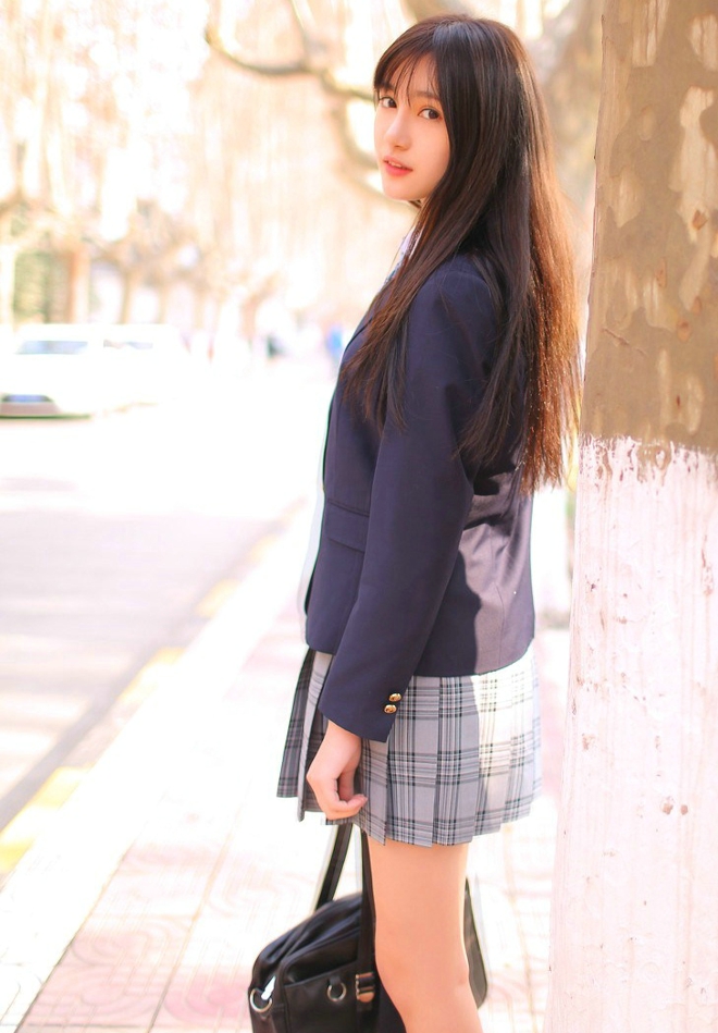 清纯甜美文静可人校服姑娘写真