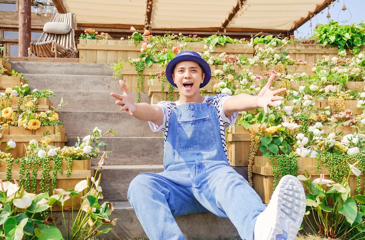 小手牵小狗罗志祥图片合集