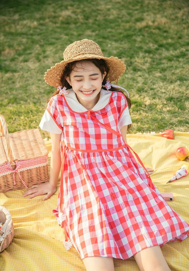 红白裙装美女也爱郊游唯美恬静写真集