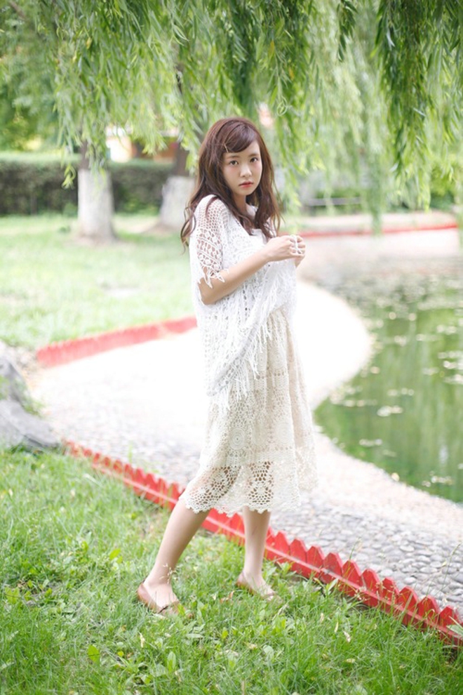 清纯可爱长发妹纸清甜可人正能量写真照