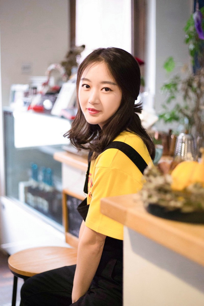 柔美美女眼神清澈迷人清纯气质写真