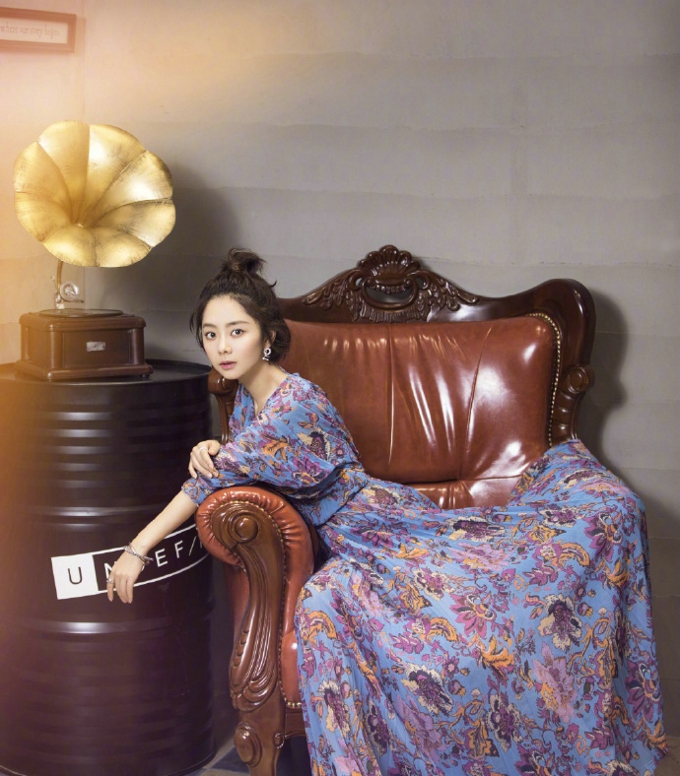 清纯女星谭松韵白衬衣清新美图