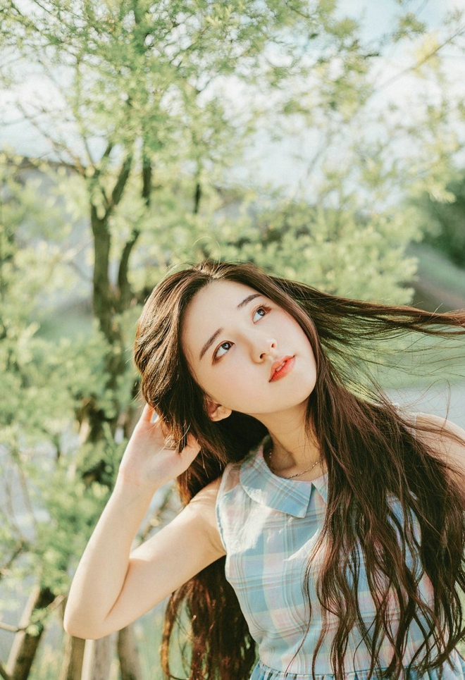 端庄淡蓝色裙子女孩写真