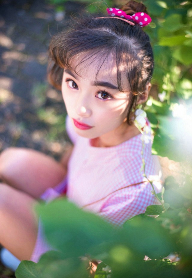 清纯稚嫩俏皮可爱女孩郊外清晰阳光甜美活泼写真