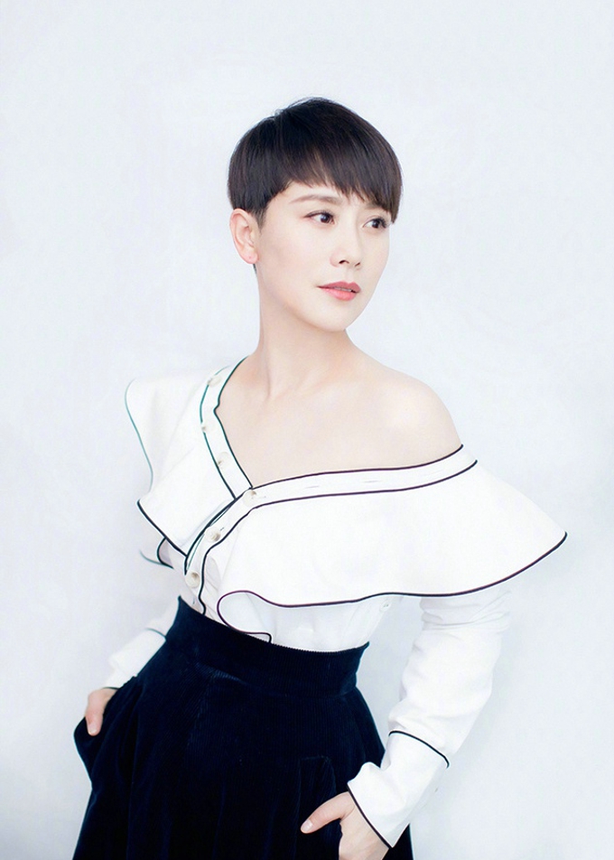 海清黑白裙装温婉大气优雅写真