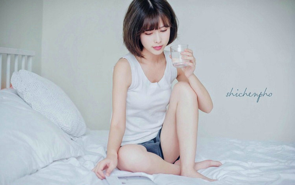 娇嫩悠闲自在漂亮宅女mm写真