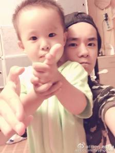 易烊千玺的弟弟楠楠萌照