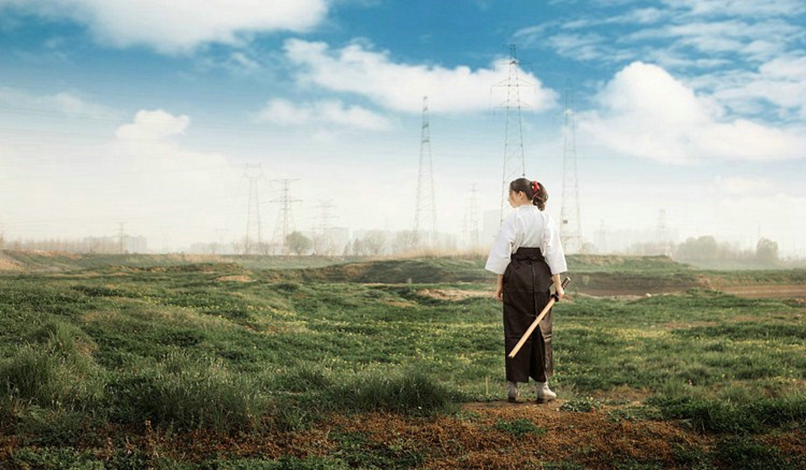 漂亮女剑客清新唯美户外写真