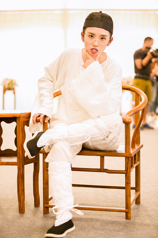 我们来了第二季唐艺昕搞怪路透照