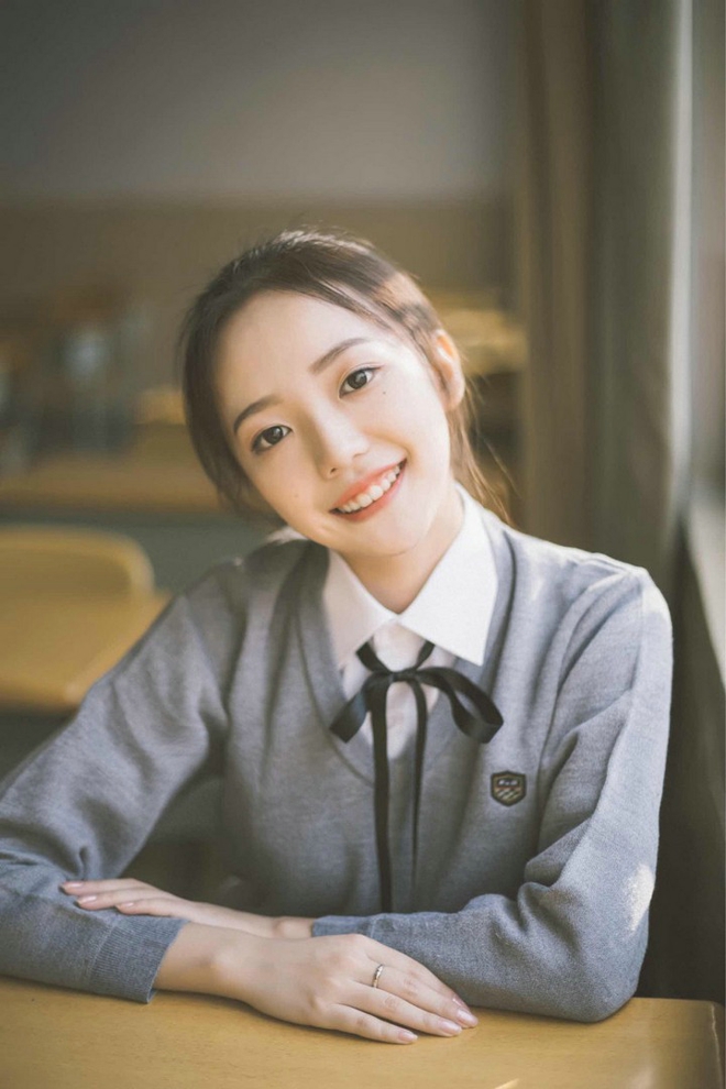 可爱小清新白衬衣短裙美女唯美校园写真