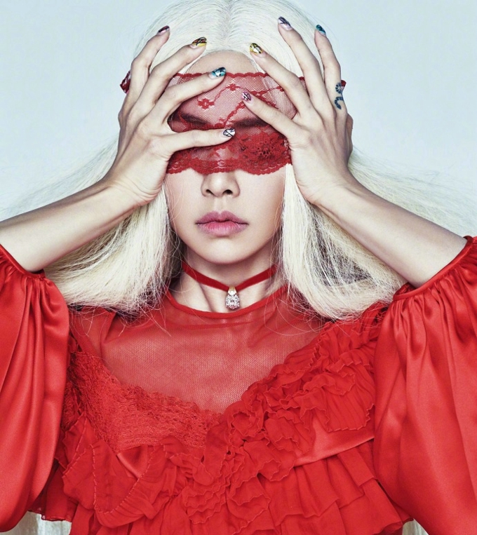 亚洲舞娘蔡依林冰与火之歌时尚非主流写真