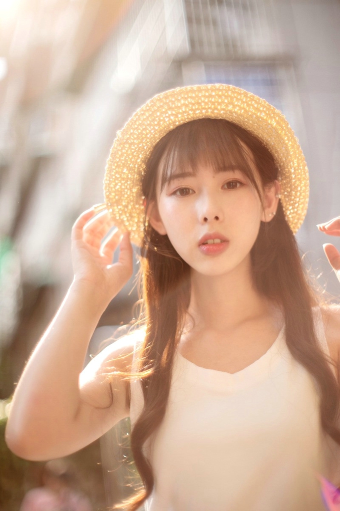 气质迷人阳光靓丽美女写真