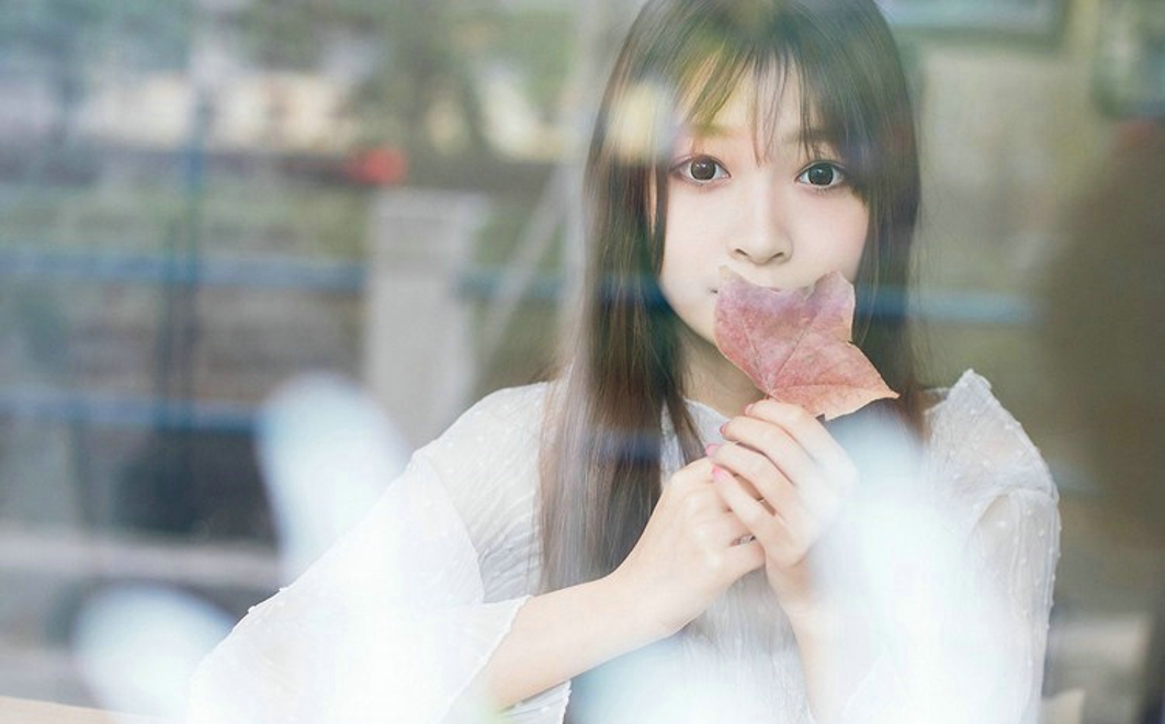 粉嫩清甜美女午后休憩清纯阳光俏皮可爱唯美写真