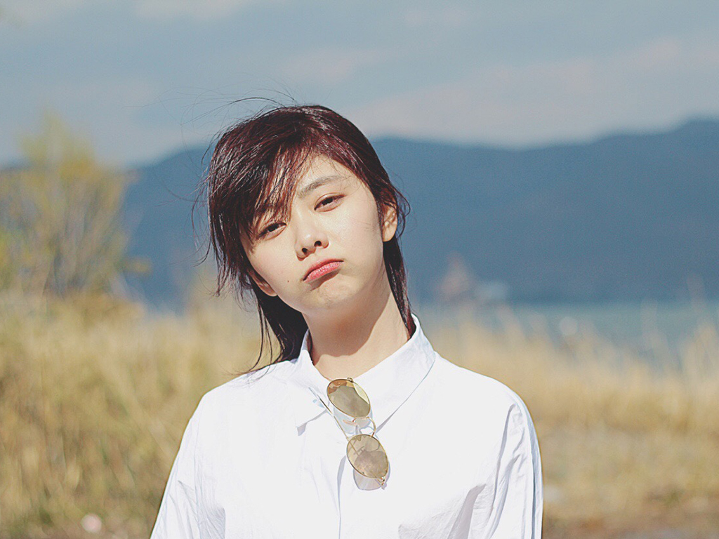 清纯女星谭松韵白衬衣清新美图