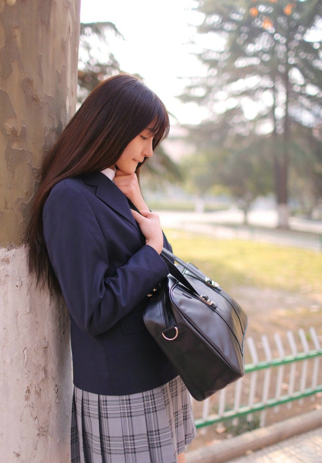 清纯甜美文静可人校服姑娘写真