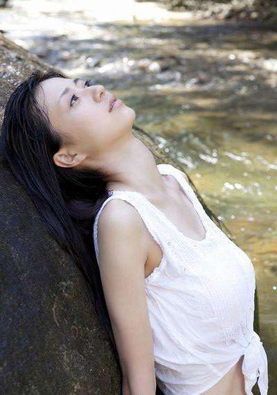 日本清纯少女逢泽莉娜写真照高清桌面壁纸