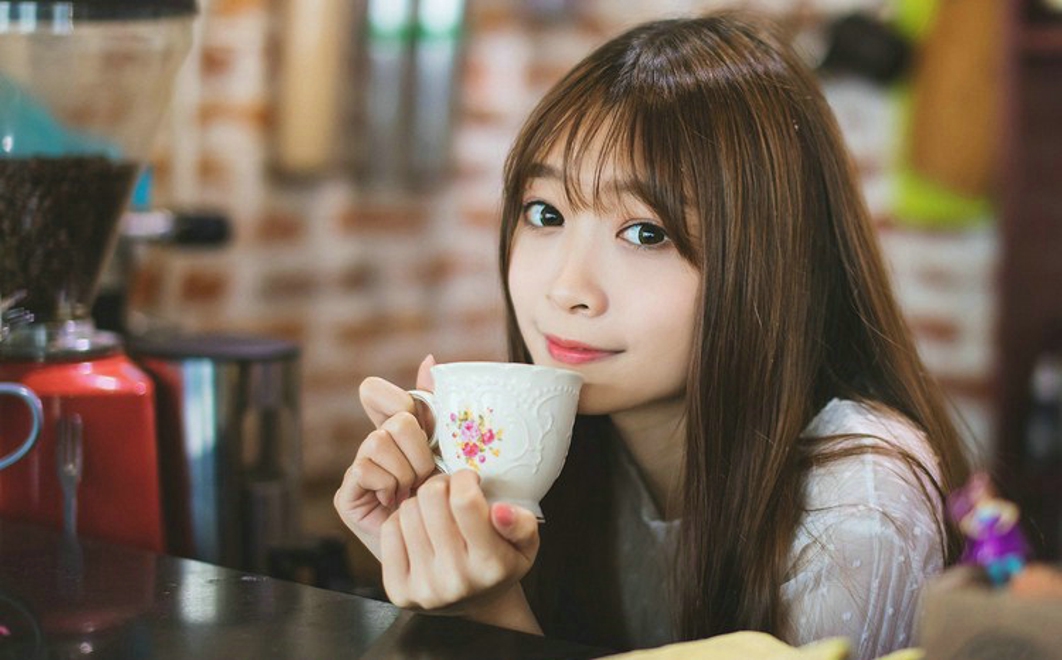 粉嫩清甜美女午后休憩清纯阳光俏皮可爱唯美写真