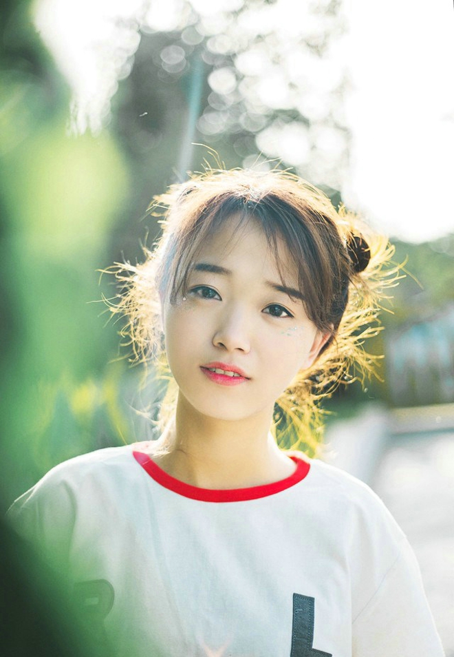 游乐场清纯可爱甜美少女开心写真照