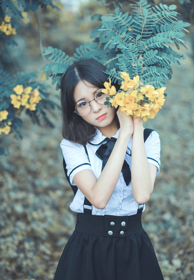 笑容甜美动人可爱阳光清纯美女天台长裙俏皮写真