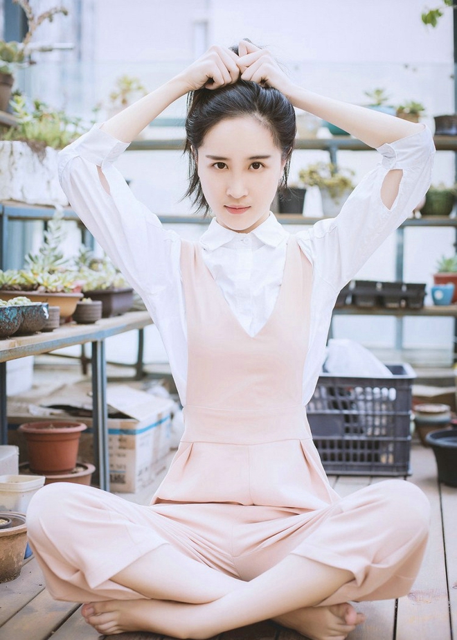 爱多肉光脚丫子美女