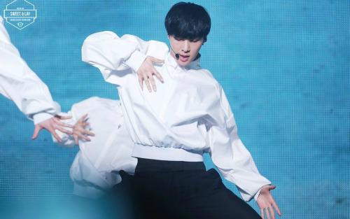 张艺兴个人帅气写真