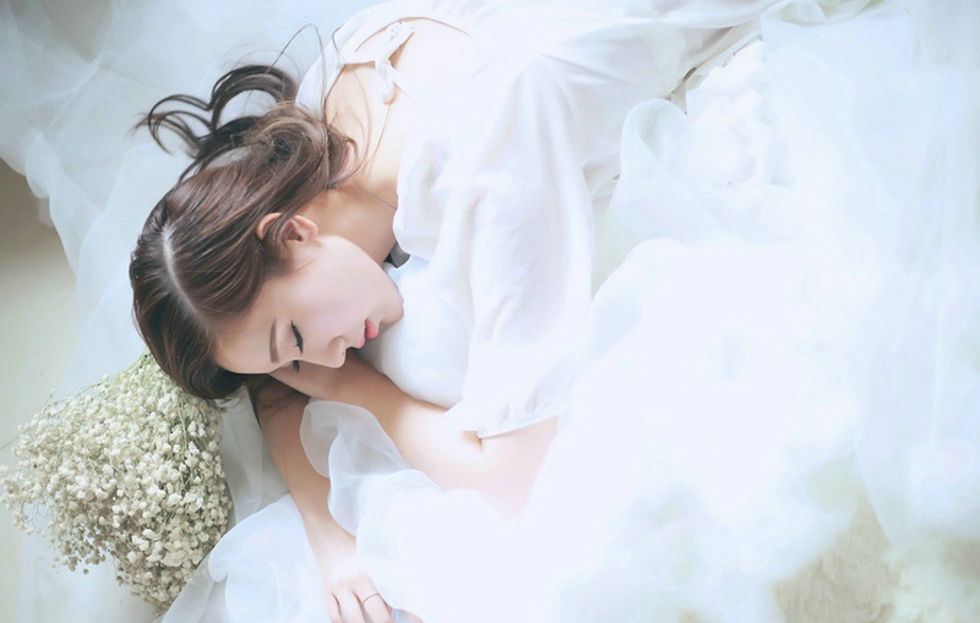 云中的女孩清纯唯美婚纱