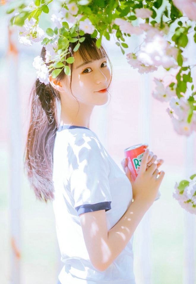 校园长发刘海女神笑起来元气满满温馨写真