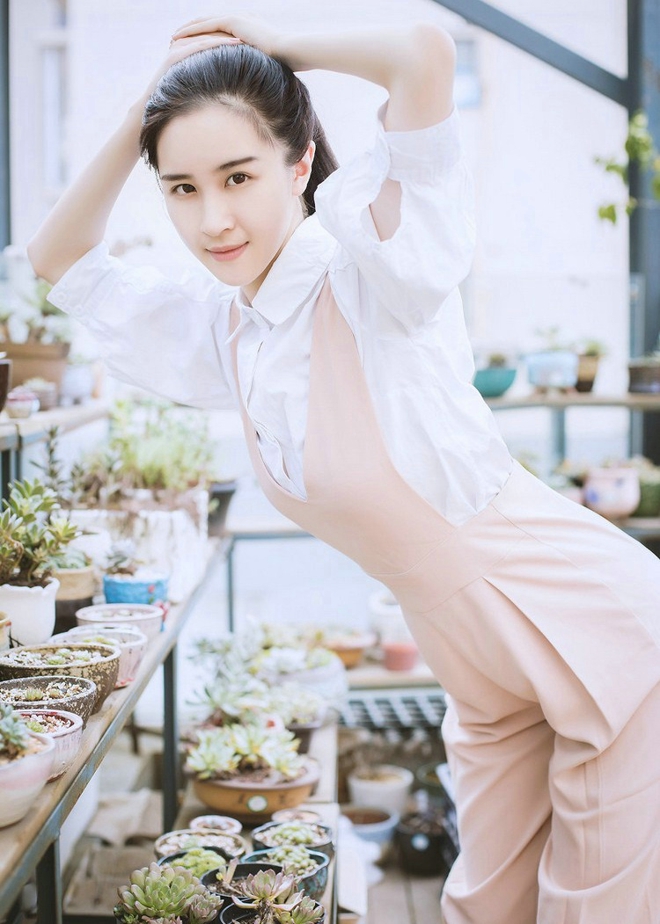 爱多肉光脚丫子美女